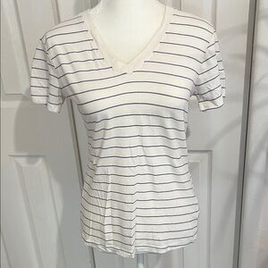 Like New Ivory with black stripe Vneck Top 
100% cotton Sz S